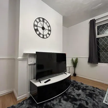 Comfortable, Spacious 2 Bedroom House Close To Etihad Stadium Stalybridge Exterior foto