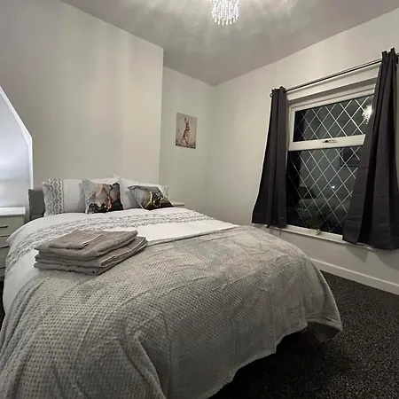 Comfortable, Spacious 2 Bedroom House Close To Etihad Stadium Stalybridge Exterior foto