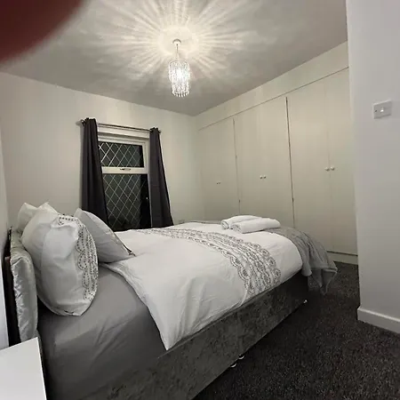 Comfortable, Spacious 2 Bedroom House Close To Etihad Stadium Stalybridge Exterior foto