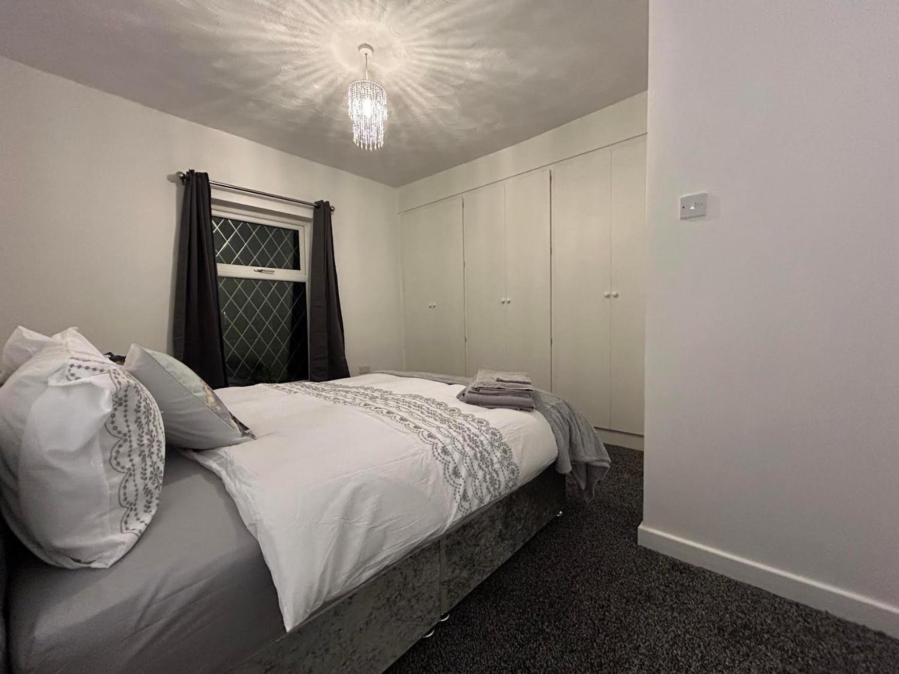 Comfortable, Spacious 2 Bedroom House Close To Etihad Stadium Holiday home